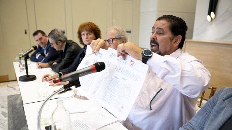 ACAEX denuncia que el Ayuntamiento de Cáceres multa a los clientes que aparcan junto al mercadillo